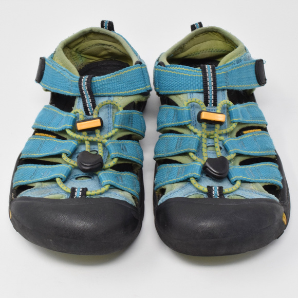 Keen Sandal Big Kid Size 3 Waterproof Hiking Shoes Summer Play Beach Fun Travel - Picture 1 of 8